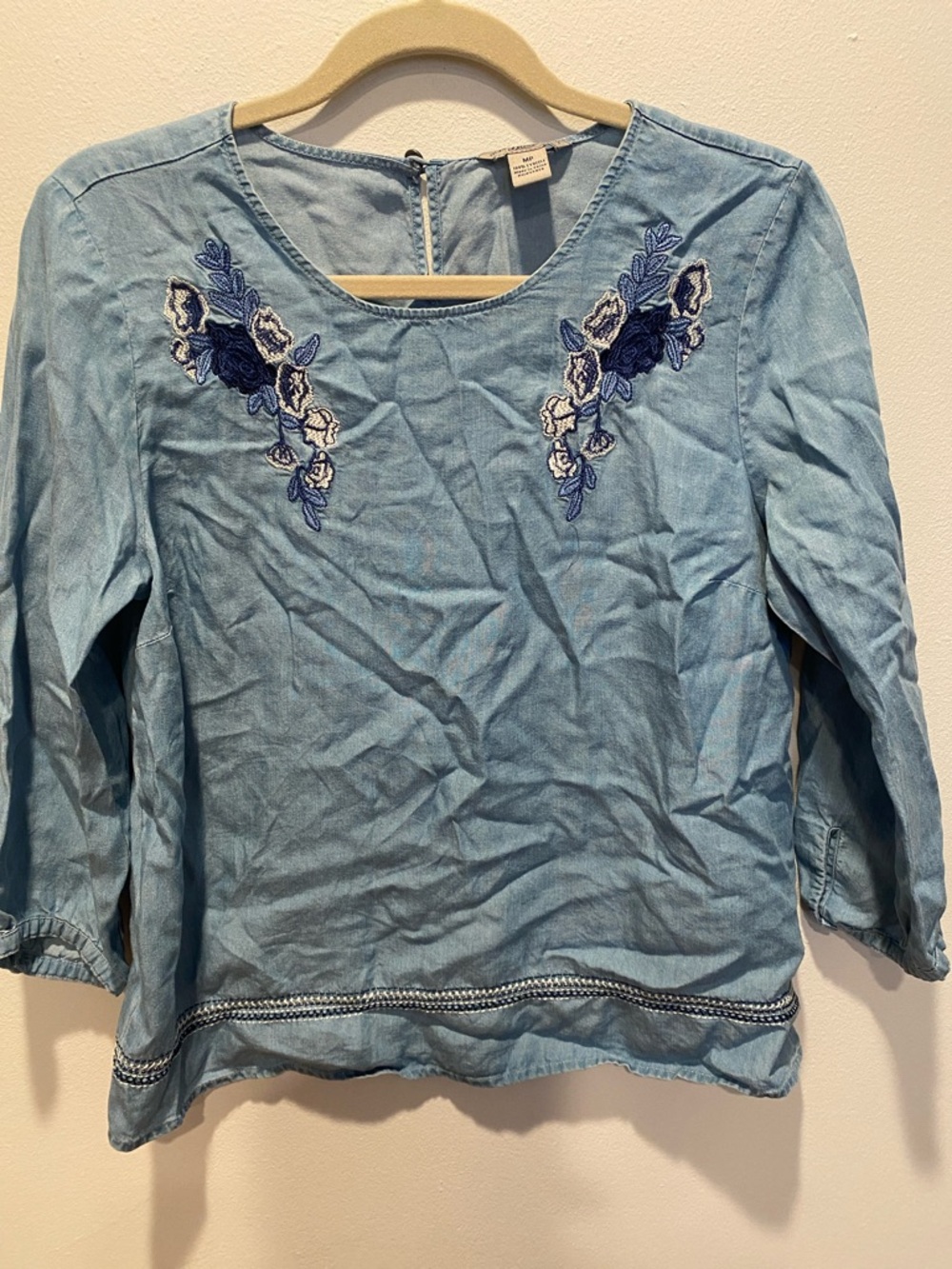 Bass Women’s denim blouse 3/4 sleeve size Medium petite great condition